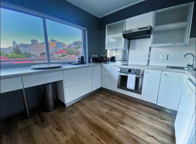 To Let 3 Bedroom Property for Rent in Green Point Western Cape